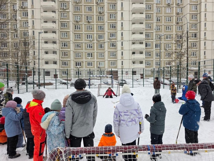 Центр «Атлант» Обручевского района провел дворовый турнир по флорболу