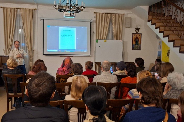 В храме в Академическом районе обсудили 50-летие фильма «Ирония судьбы»