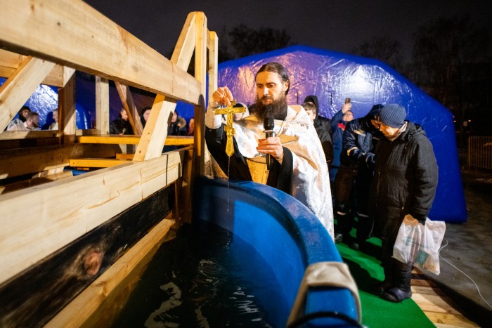 В прорубь с головой: готовимся к Крещению правильно