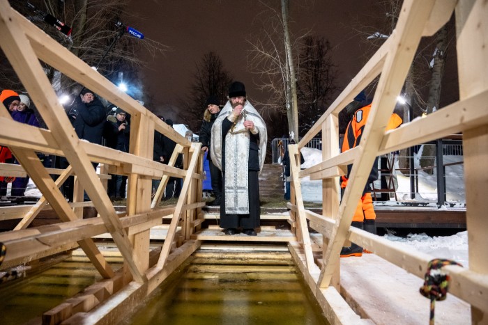 Вера крепче мороза: Юго-Западный округ встретил Крещение