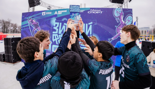 Снежный волейбол и футбол в валенках: юных спортсменов приглашают на зимний фестиваль в «Лужниках»