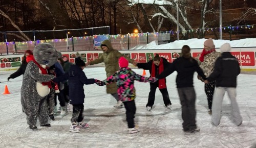 Центр «Атлант» провел на катке в Котловке «Зимний марафон»
