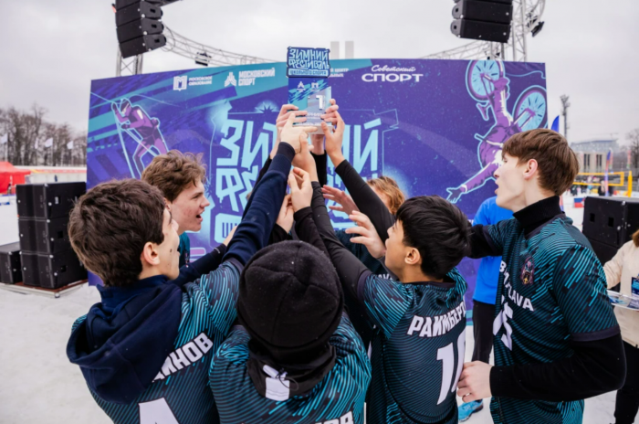 Снежный волейбол и футбол в валенках: юных спортсменов приглашают на зимний фестиваль в «Лужниках»