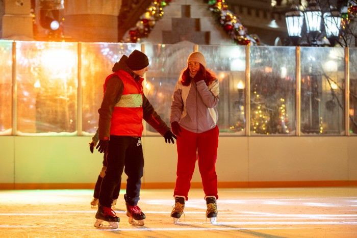 Зима в движении: как проходят бесплатные тренировки по катанию на коньках в ЮЗАО