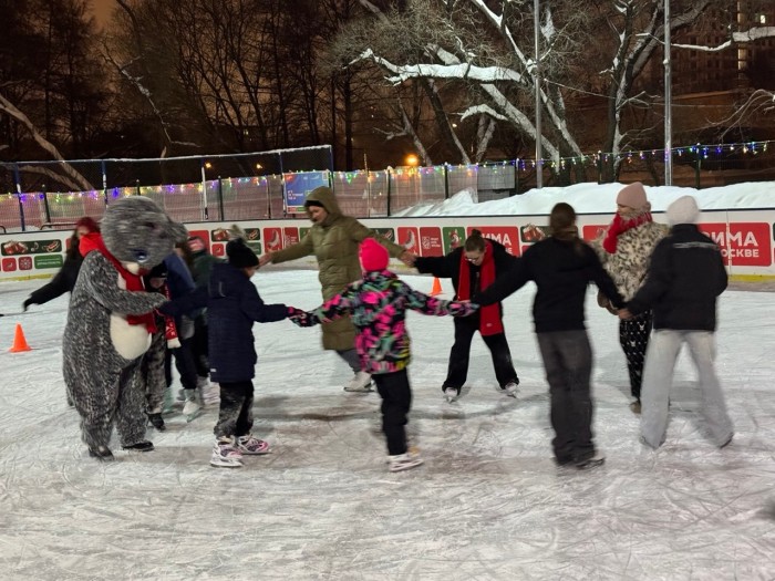Центр «Атлант» провел на катке в Котловке «Зимний марафон»