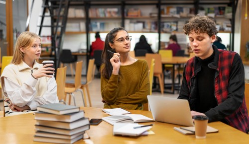 Десятиклассники школы №1101 побывали во флагманском центре «Моя карьера»