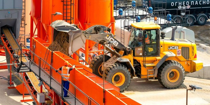 Собянин: Материалы для дорожного ремонта производятся на московских заводах