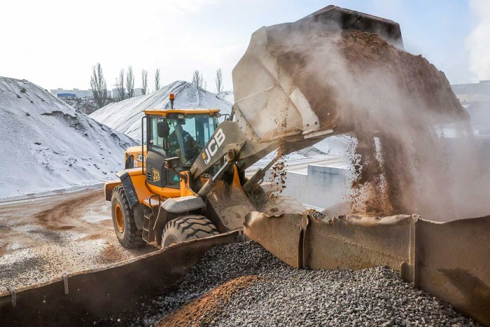 Собянин: Для ремонта дорог в столице используются смеси московского производства