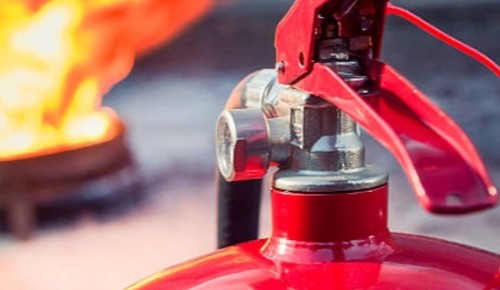 Специалисты напомнили, как пользоваться огнетушителем