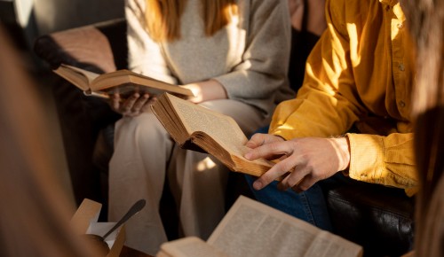 В библиотеке №169 «Проспект» организуют мероприятие «Мастер света: час живописи» 31 января