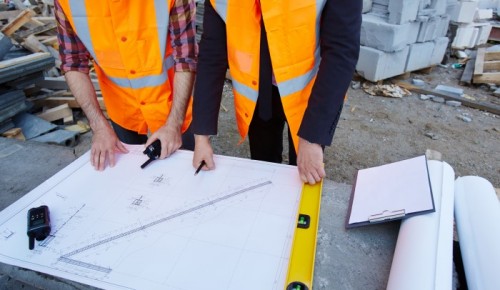 Госинспекция по недвижимости пресекла самовольную реконструкцию здания паркинга в Обручевском районе