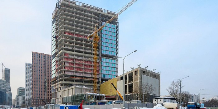 В деловом центре на ул. Академика Семенихина завершена внутренняя отделка подземного паркинга