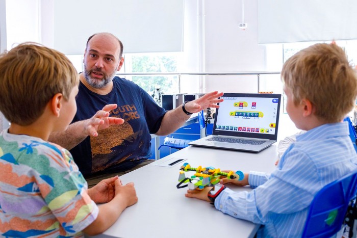 Собянин: В Москве работает 140 тыс. кружков и секций для детей