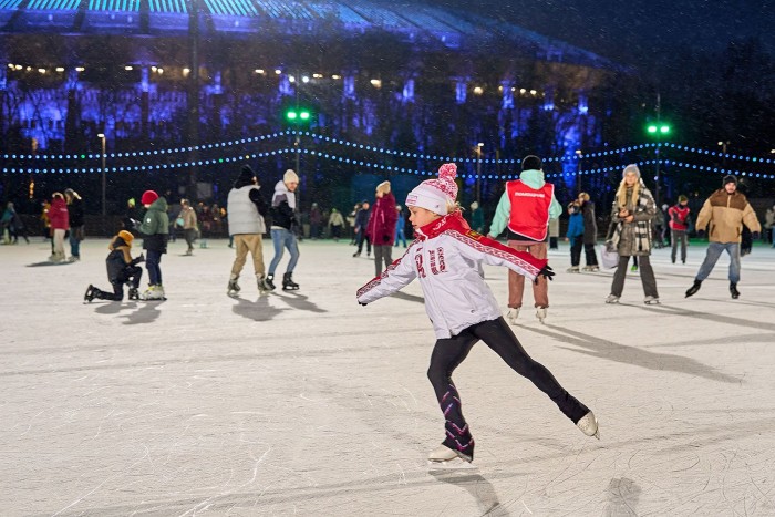 В Москве работают бесплатные спортивные площадки для зимнего досуга