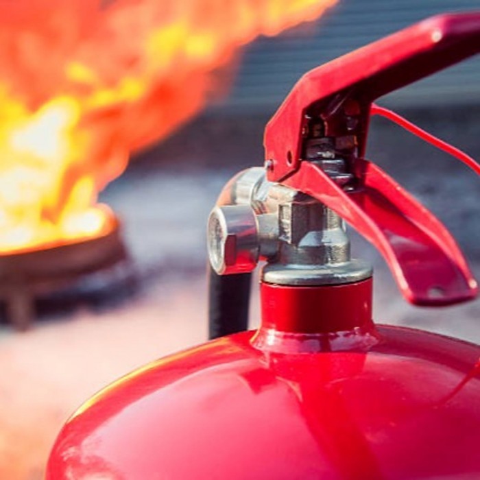 Специалисты напомнили, как пользоваться огнетушителем