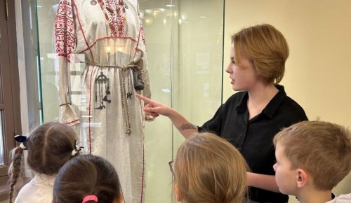 В культурном центре «Усадьба на Перекопской» провели экскурсию для школьников