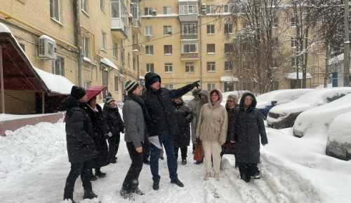 В Гагаринском районе очистят парковочные карманы около домов на Ленинском проспекте