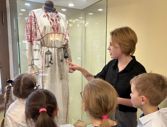 В культурном центре «Усадьба на Перекопской» провели экскурсию для школьников