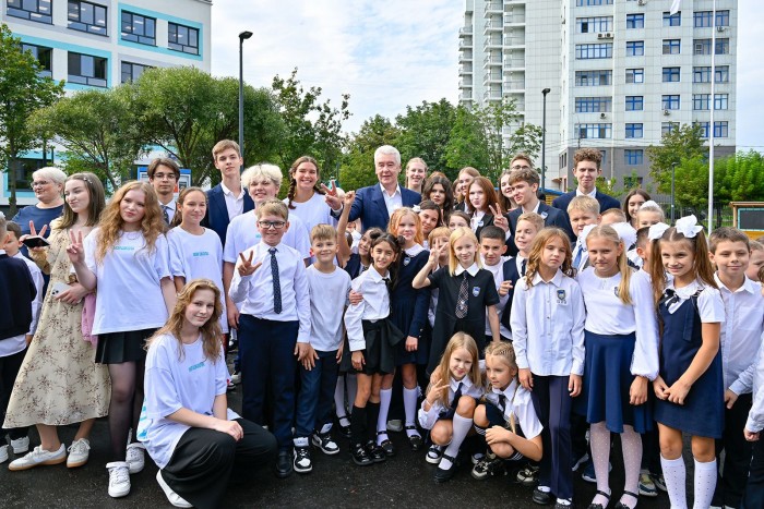 Собянин: В этом году проведем реконструкцию около 100 школьных зданий