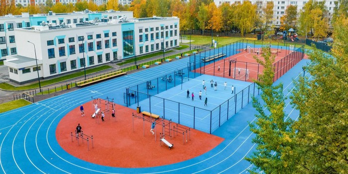 Собянин: В этом году проведем реконструкцию около 100 школьных зданий