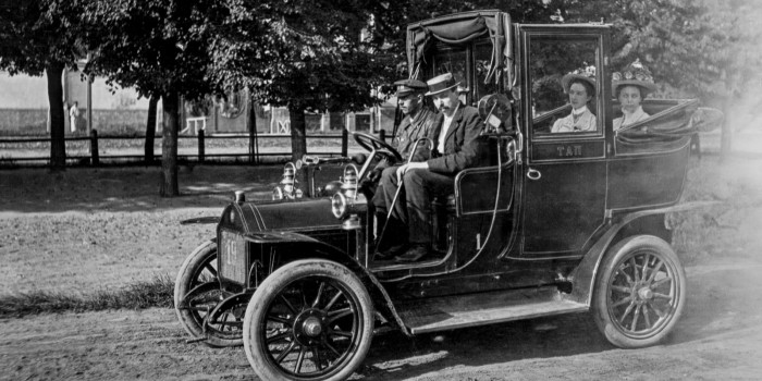 Главархив представил новую онлайн-выставку ко Дню автомобиля