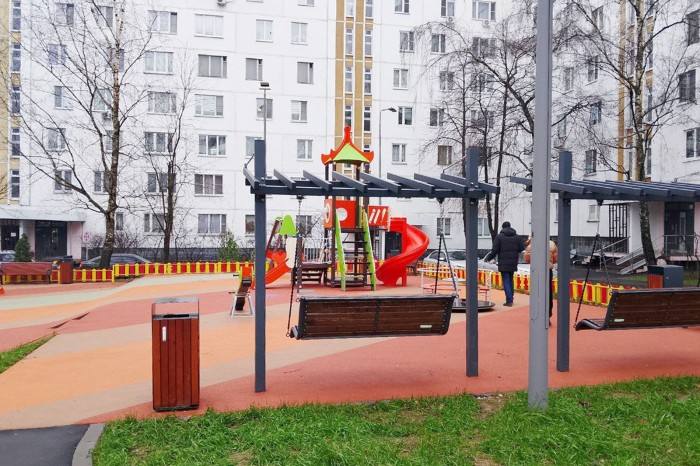 В Черемушках реконструировали стадион по заявке жителей