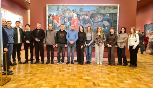 Молодые сотрудники УВД по ЮЗАО на выставке живописи «Образ Москвы в русском искусстве»