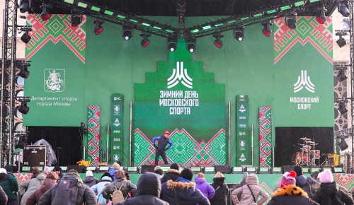 Зумба на морозе и зимний волейбол: как прошел праздник спорта в «Лужниках»
