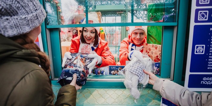 Волонтеры «Фабрики подарков» приняли свыше 12 тысяч товаров для участников СВО