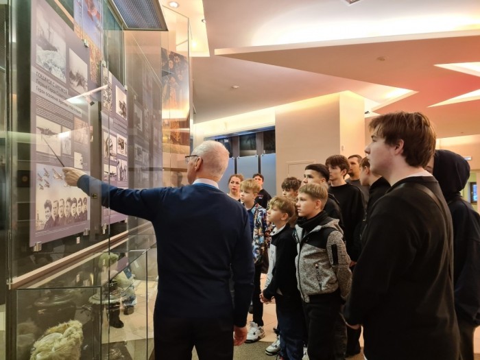 Воспитанники ГБУ ЦССВ «Каховские ромашки», подшефного Управлению, посетили Музей Героев Советского Союза и России