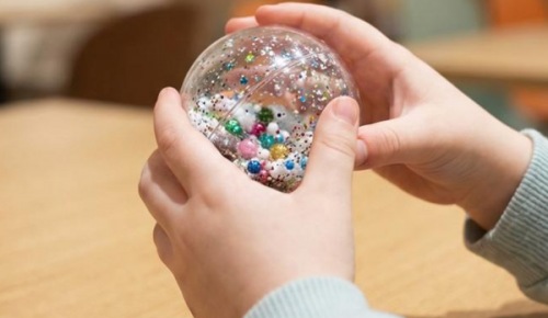 На площадке «Московских сезонов» в Северном Бутове 8 февраля детей научат делать слаймы и шары-талисманы