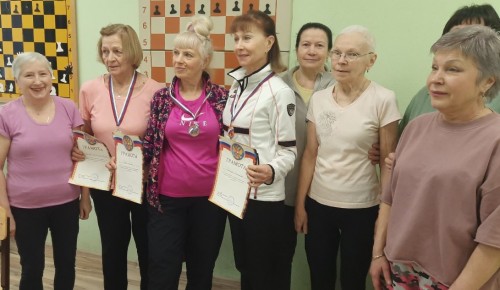 Шахматный турнир в рамках спартакиады «Московское долголетие» провели в Ясеневе
