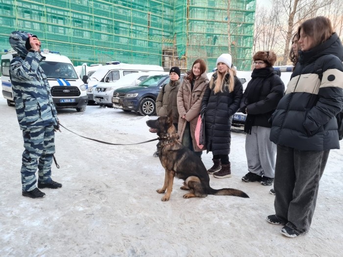 Пистолет Макарова, работа кинолога, тир: в отделе полиции столичного района Котловка прошёл День открытых дверей