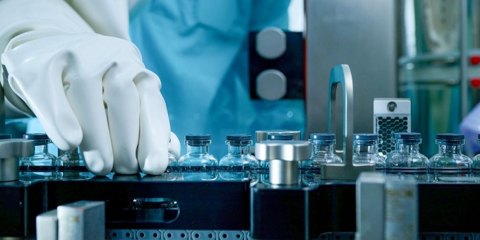 Собянин сообщил о росте объема выпуска инновационных лекарственных средств