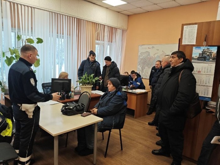 На юго-западе столицы автоинспекторы провели рабочее совещание с водителями ГУП «Мосгортранс» филиал «Юго-Западный»