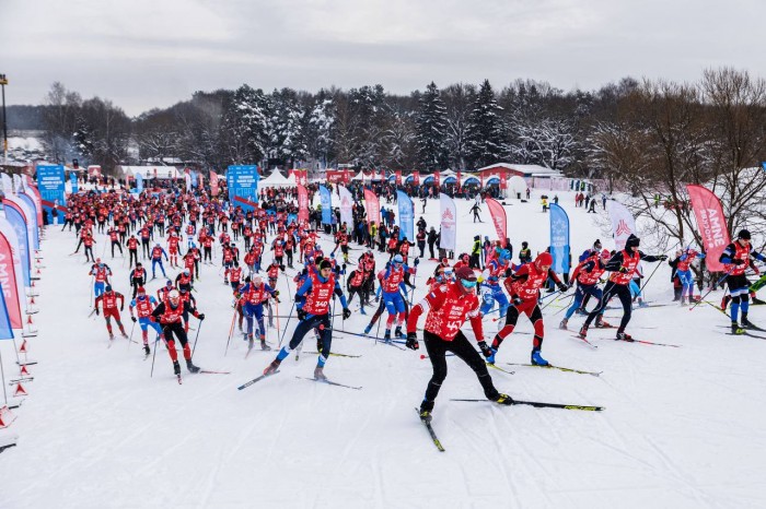 Лыжня зовет: гонку в Битцевском лесу возглавили чемпионы Александр Легков и Никита Крюков