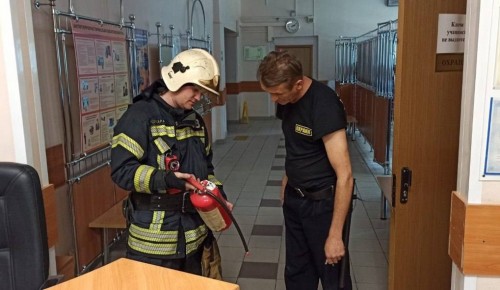 Боевые подразделения МЧС проводят профилактические работы с населением