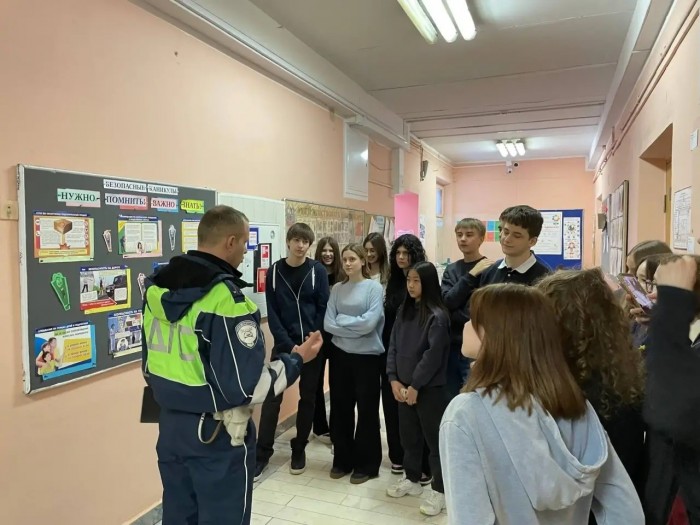 В ЮЗАО столицы инспекторы ДПС провели «Минутки безопасности»