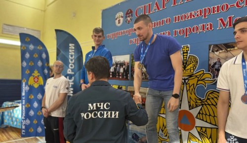 В Москве определили победителей соревнований по плаванию среди сотрудников пожарно-спасательного гарнизона Главного управления МЧС России по городу Москве