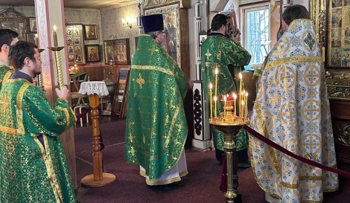 В храме Святых Праведных Симеона Богоприимца и Анны Пророчицы отметили престольный праздник