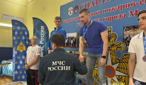 В Москве определили победителей соревнований по плаванию среди сотрудников пожарно-спасательного гарнизона Главного управления МЧС России по городу Москве