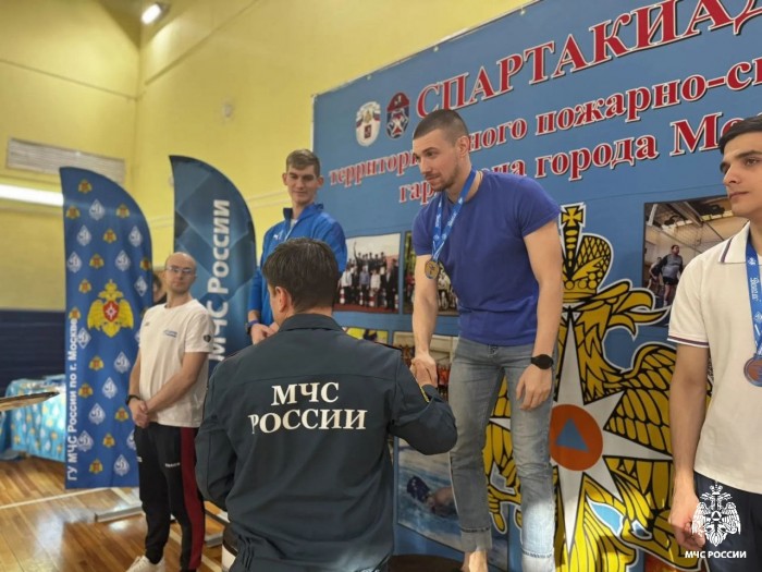 В Москве определили победителей соревнований по плаванию среди сотрудников пожарно-спасательного гарнизона Главного управления МЧС России по городу Москве