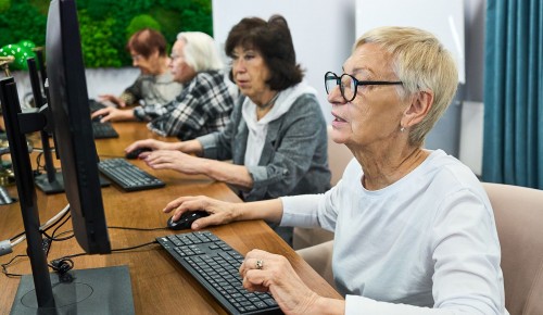 Москвичи «серебряного» возраста смогут освоить нейросети в ЦМД «Ломоносовский»