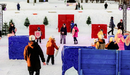 На Воробьевых горах прошла масштабная снежная битва