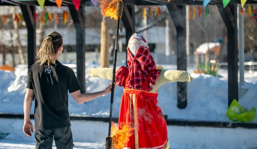 Вместо чучела — фаер-шоу: как в ЮЗАО провожали зиму с огнём и танцами