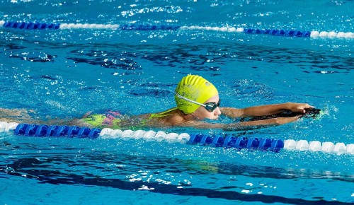 Команды Обручевского района завоевали две медали на соревнованиях по плаванию для лиц с ОВЗ