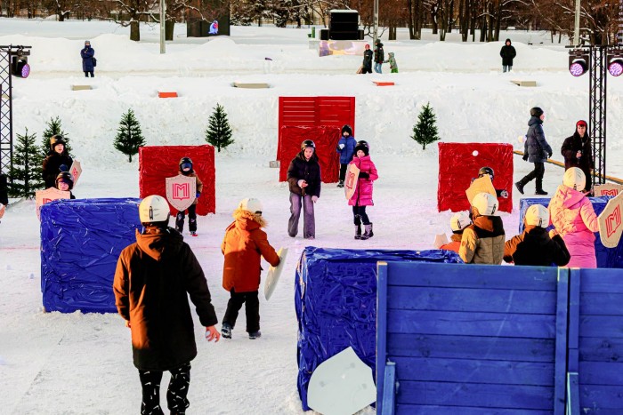 На Воробьевых горах прошла масштабная снежная битва