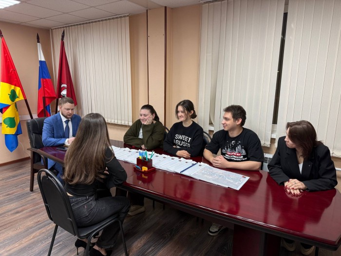 Глава управы Зюзина провел совещание с представителями молодежной палаты