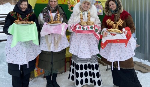 В храме Великомученицы Анастасии Узорешительницы в Теплом Стане прошел праздник Масленицы