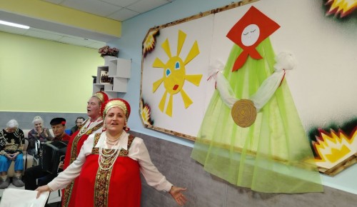 Хор храма Владимирской иконы Божией Матери подарил праздничное настроение подопечным социальных учреждений